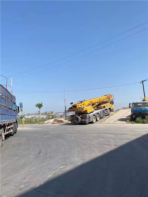 崇信县25吨吊车的租赁价格大概是多少？