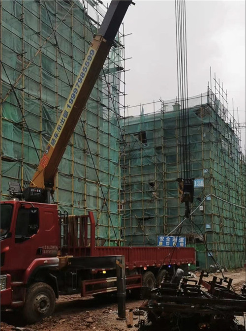 崇信县“慢工细活”—— 吊车的 “微动控制” 技术